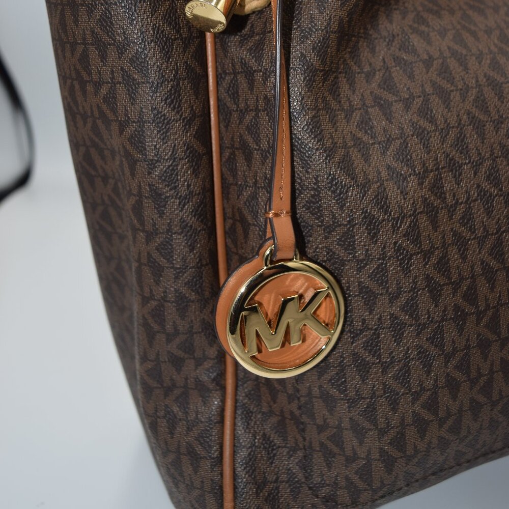 Michael Kors Isla Large Tote in Signature Brown - Picture 3 of 11